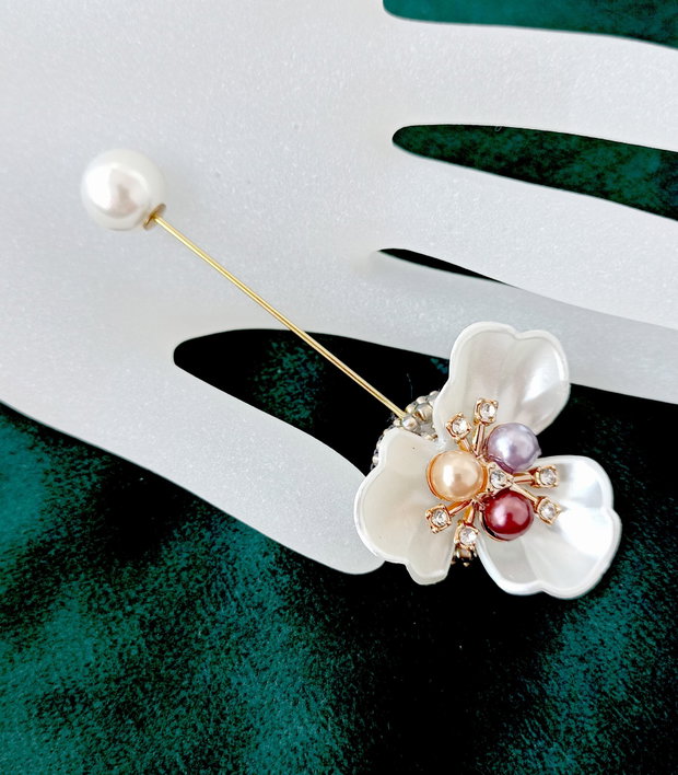 Brosa-martisor cu perle