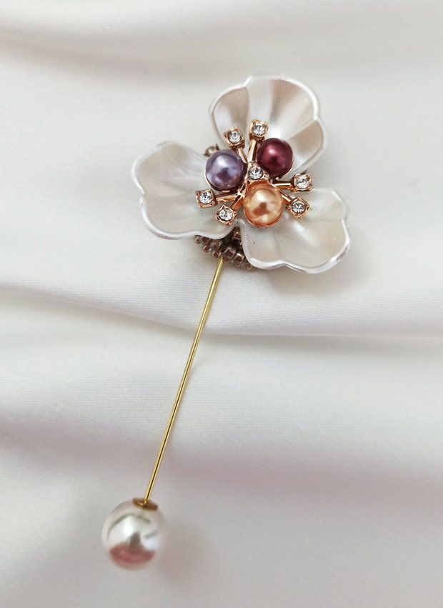 Brosa-martisor cu perle
