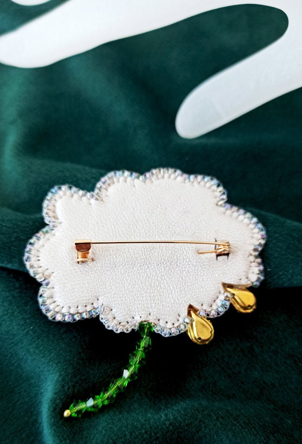 Margareta - Brosa-martisor broderie manuala