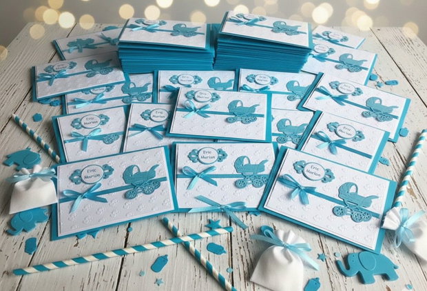 Invitații botez băieți- decorată cu decupaj cărucior