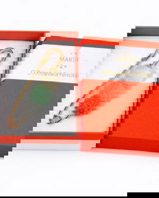 Broșă Mărțișor tip ac de siguranță cu pompoane Alb-Verde-Gri