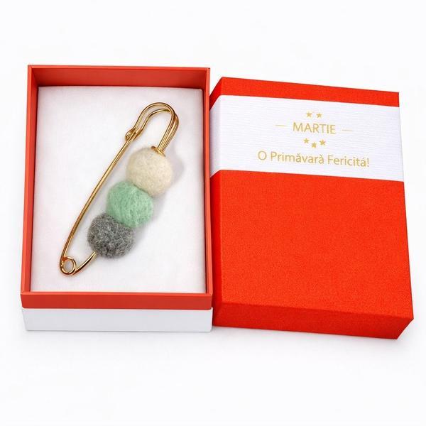 Broșă Mărțișor tip ac de siguranță cu pompoane Alb-Verde-Gri