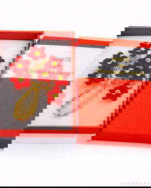 Broșă Mărțișor Vaza cu Flori Roșii