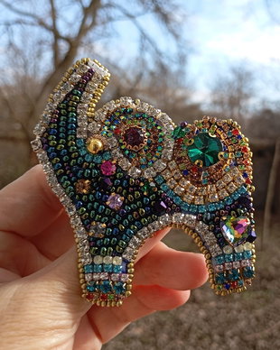 Broșă mărțișor elefant