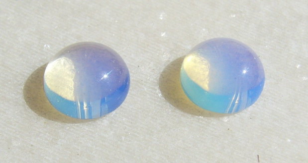 (2 bucati) Opalit cabochon aprox 10x5 mm