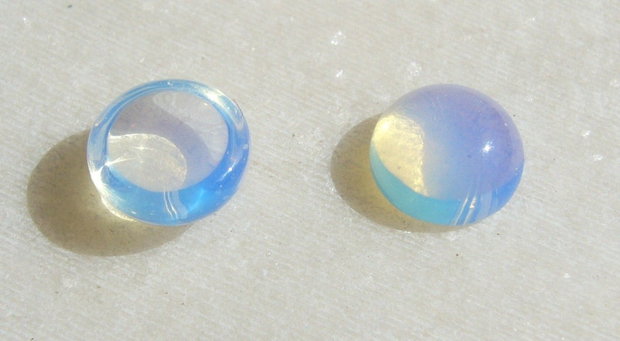 (2 bucati) Opalit cabochon aprox 10x5 mm