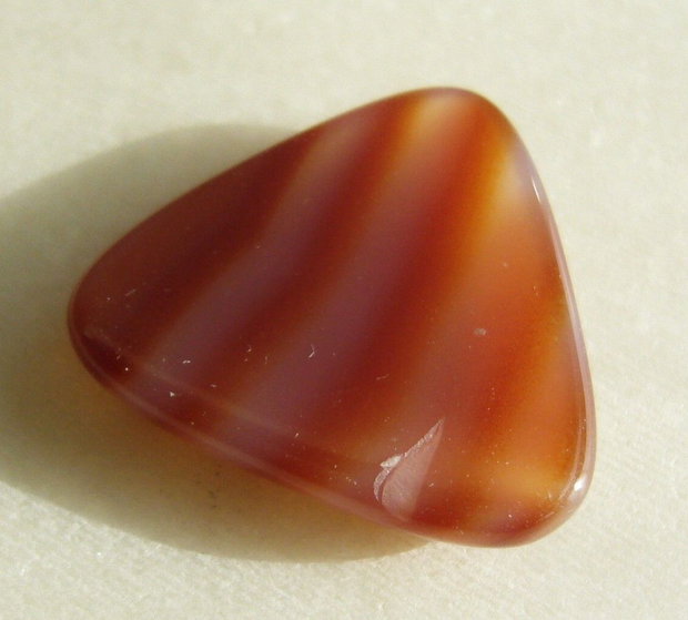 Cabochon triunghiular din agata dungata aprox 25x25x6 mm