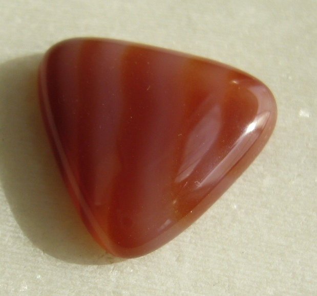 Cabochon triunghiular din agata dungata aprox 25x25x6 mm