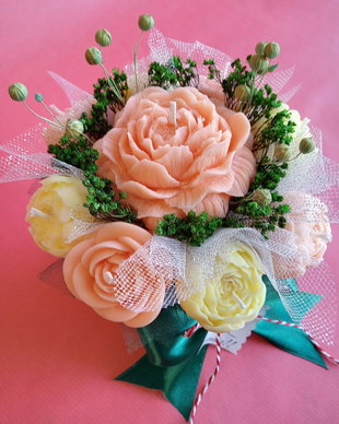 Aranjament floral din lumânări parfumate din ceară de soia  handmade, unicat
