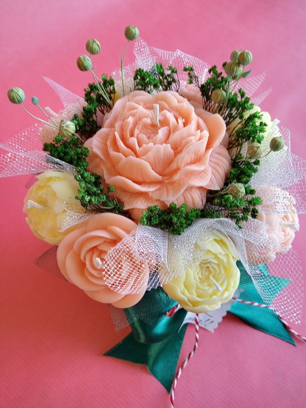 Aranjament floral din lumânări parfumate din ceară de soia handmade, unicat