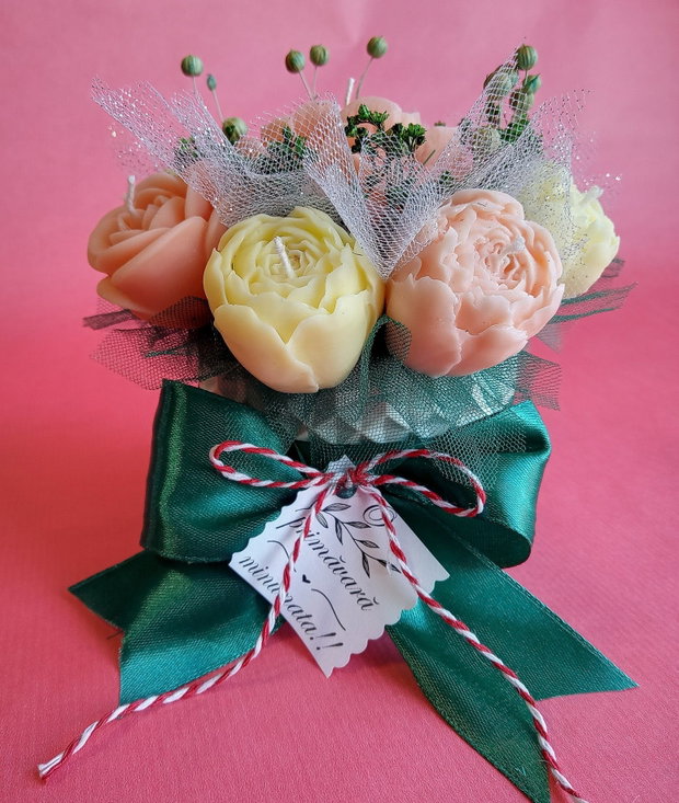 Aranjament floral din lumânări parfumate din ceară de soia handmade, unicat