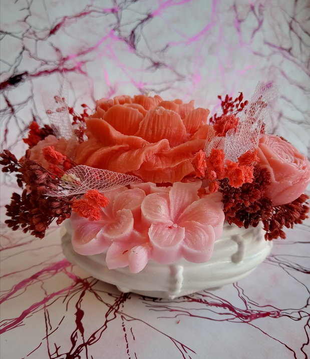 Aranjament floral din lumânări parfumate din ceară de soia handmade, unicat