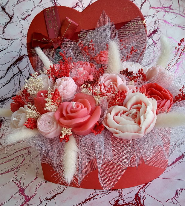 Aranjament floral din lumânări parfumate din ceară de soia handmade, unicat