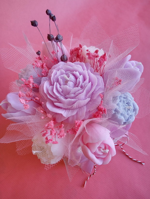Aranjament floral din lumânări parfumate din ceară de soia handmade, unicat