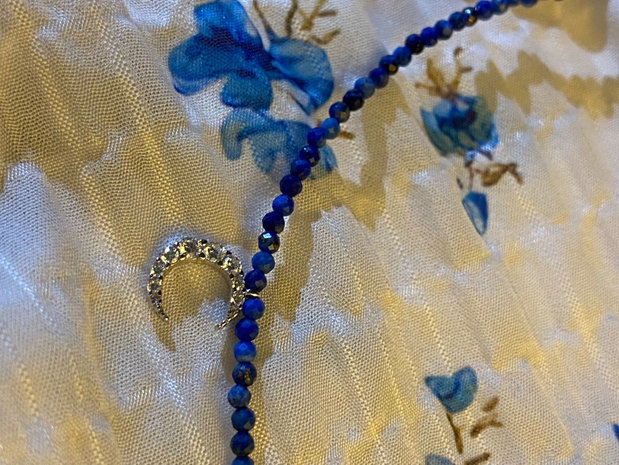 Colier cu perle de cultura, lapis lazuli, toate accesoriile din argint rodiat