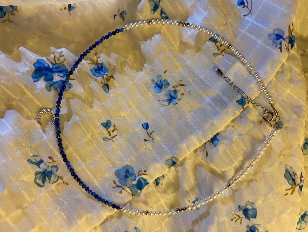 Colier cu perle de cultura, lapis lazuli, toate accesoriile din argint rodiat