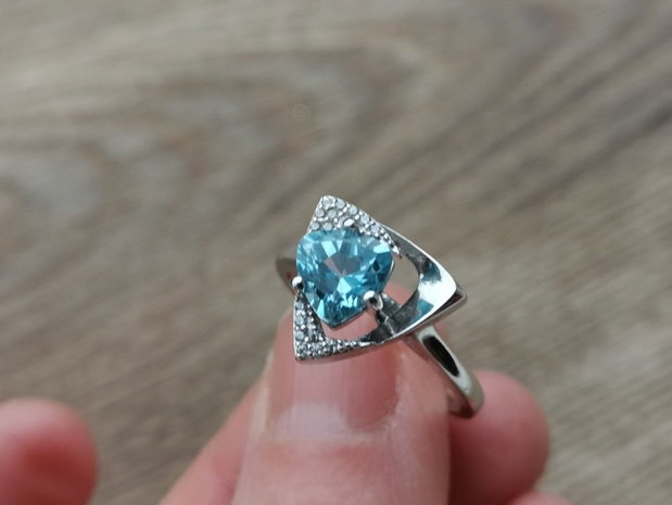 Inel argint si blue topaz