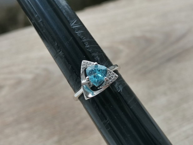 Inel argint si blue topaz