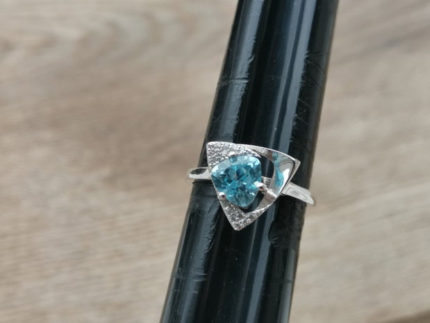 Inel argint si blue topaz