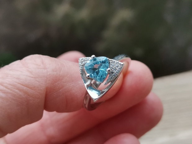 Inel argint si blue topaz