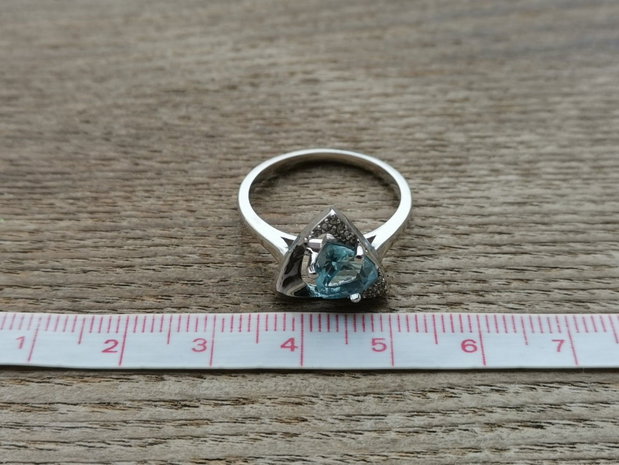 Inel argint si blue topaz