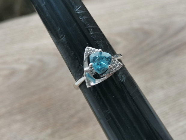 Inel argint si blue topaz