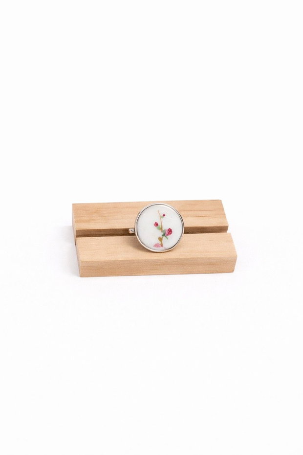 Inel "Round Sakura" din argint si fragment de portelan de Limoges