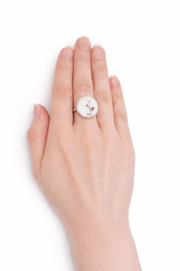 Inel "Round Sakura" din argint si fragment de portelan de Limoges