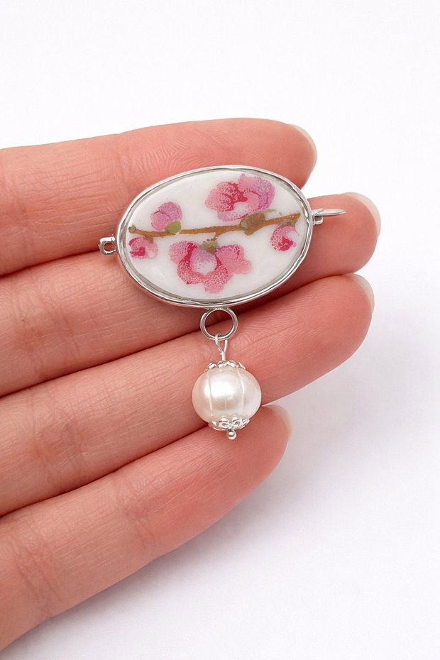 Brosa "Pearl Sakura" din argint, perla de cultura si fragment de portelan de Limoges