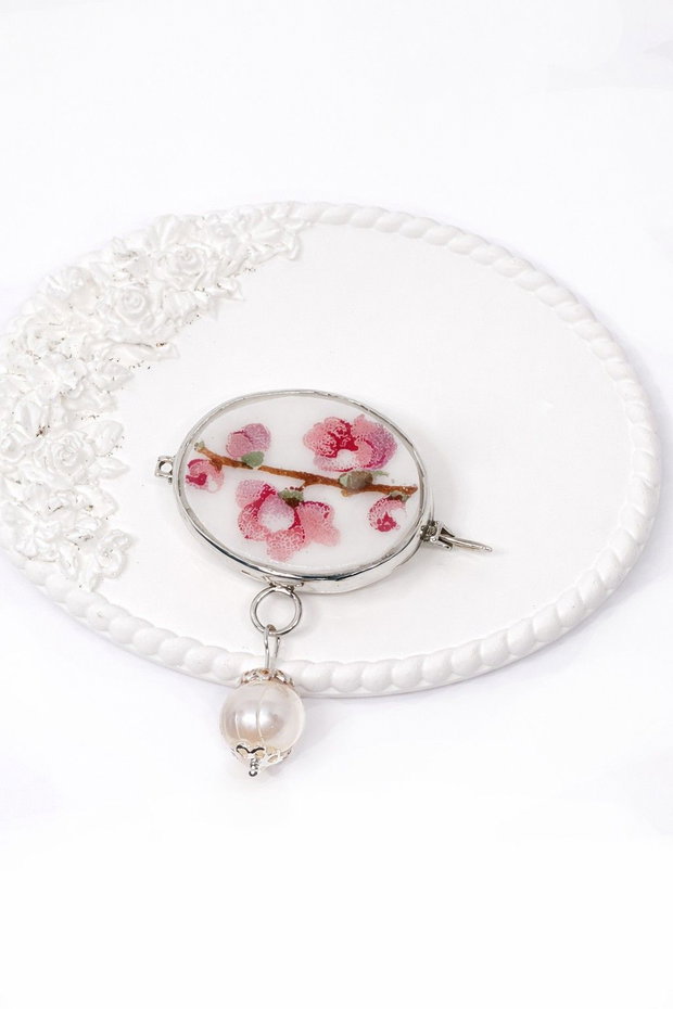 Brosa "Pearl Sakura" din argint, perla de cultura si fragment de portelan de Limoges