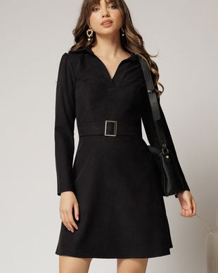 Rochis scurta neagra din catifea reiata si catarama in talie