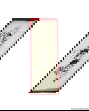 Bratara Argintie cu Charmuri și Mărgele Negre &ndash; Cutie Cadou &ndash; Accesoriu Elegant pentru Femei