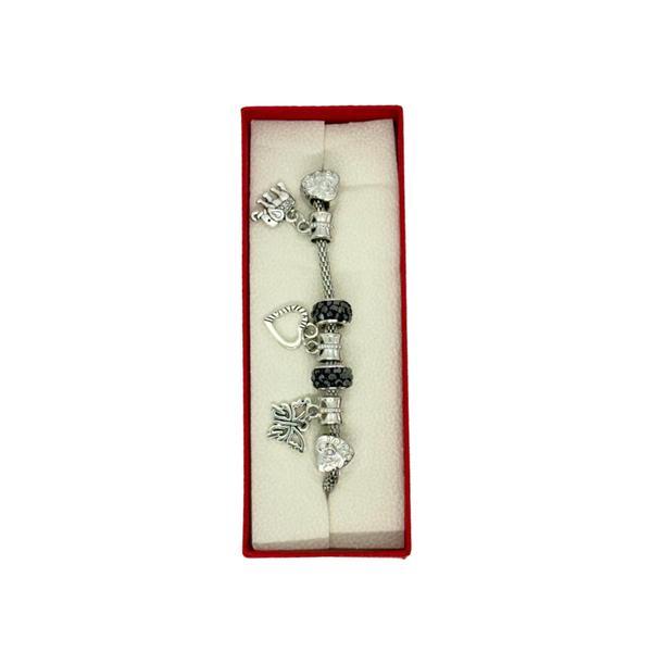 Bratara Argintie cu Charmuri și Mărgele Negre &ndash; Cutie Cadou &ndash; Accesoriu Elegant pentru Femei