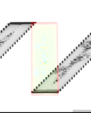 Bratara Argintie cu Charmuri și Mărgele Multicolore &ndash; Cutie Cadou &ndash; Accesoriu Elegant pentru Femei