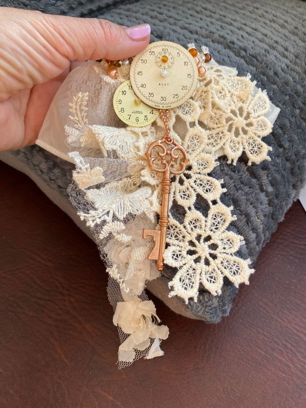 Jabou elegant cu accesorii vintage・Bijuterie unicat・Jabou cu dantela