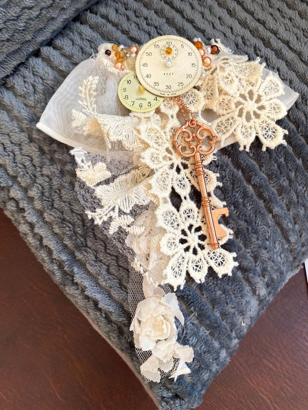 Jabou elegant cu accesorii vintage・Bijuterie unicat・Jabou cu dantela
