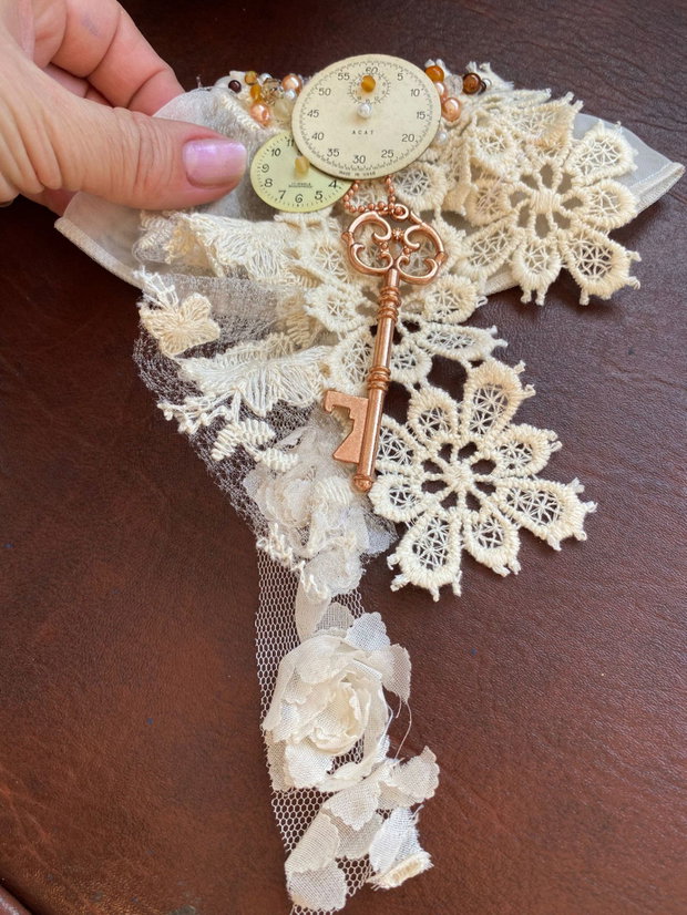 Jabou elegant cu accesorii vintage・Bijuterie unicat・Jabou cu dantela