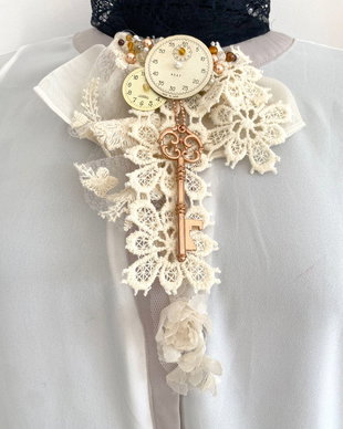 Jabou elegant cu accesorii vintage・Bijuterie unicat・Jabou cu dantela