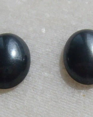(2 bucati) Cabochon oval din hematit aprox 4x8x10 mm
