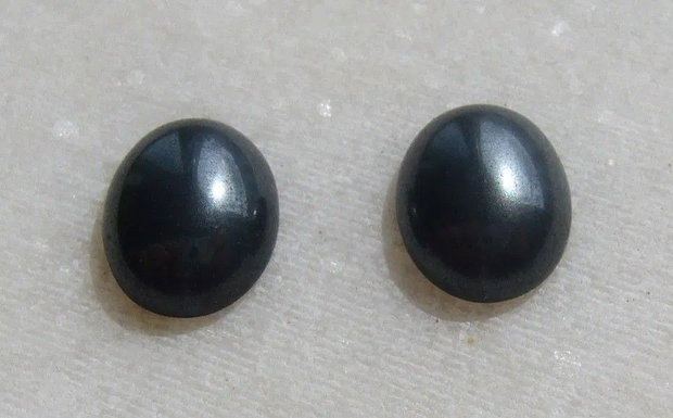 (2 bucati) Cabochon oval din hematit aprox 4x8x10 mm