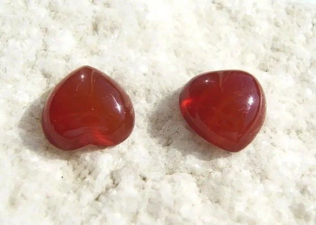 (2 bucati) Cabochon inima din carneol aprox 12x12x5 mm