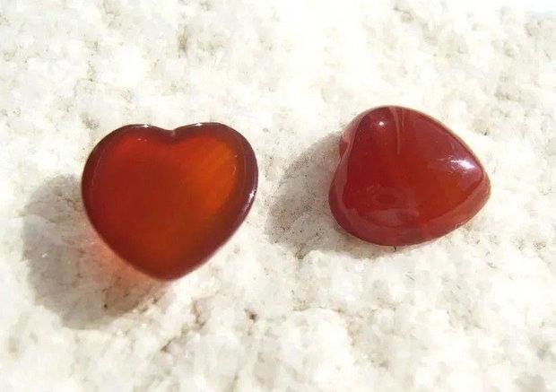 (2 bucati) Cabochon inima din carneol aprox 12x12x5 mm