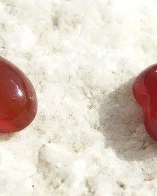 (2 bucati) Cabochon inima din carneol aprox 12x12x5 mm