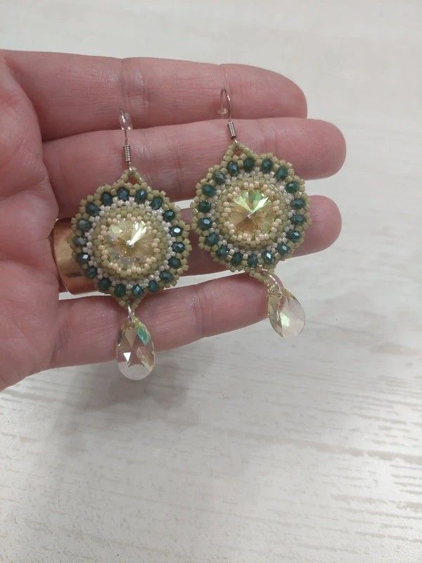 Cercei eleganti cu cristale Swarovski