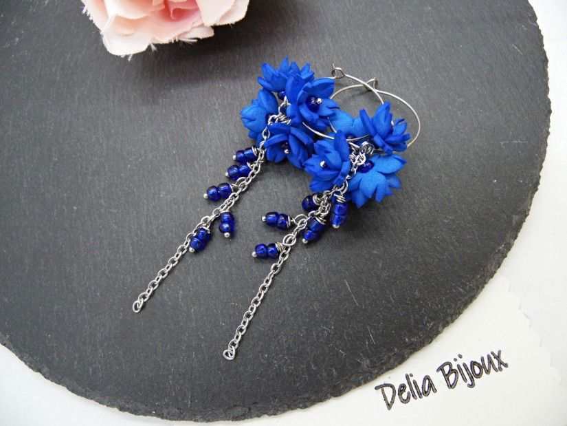 Cercei handmade, lungi cu flori albastre (cod1388)