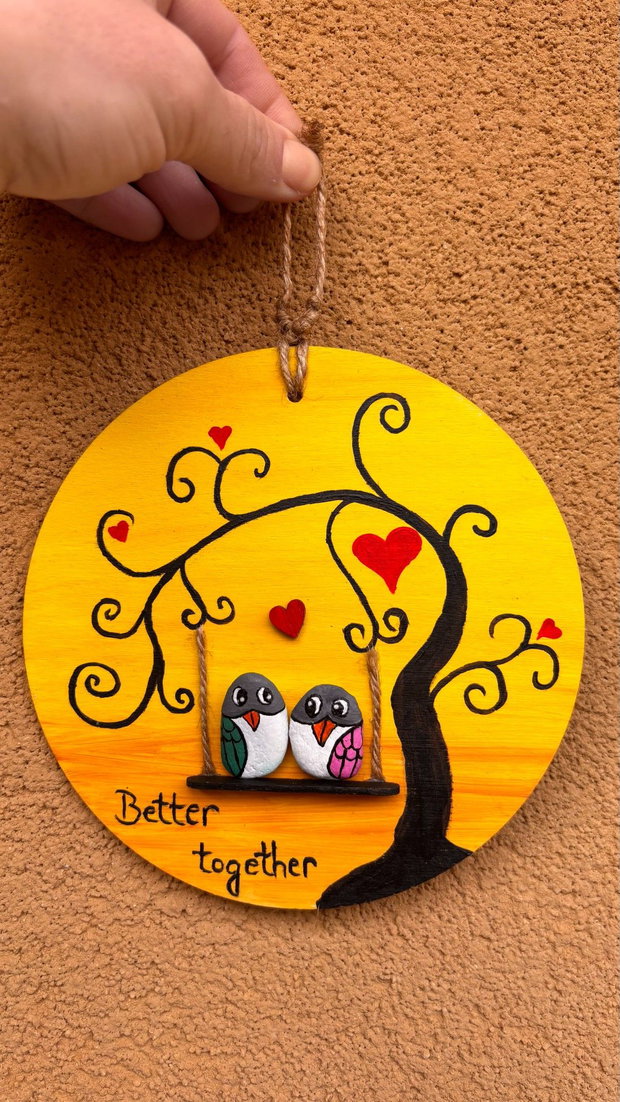 Tablou Better Together Cuplu Pictură pe Lemn și Pietre de Râu (15 cm)