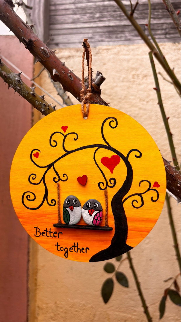 Tablou Better Together Cuplu Pictură pe Lemn și Pietre de Râu (15 cm)