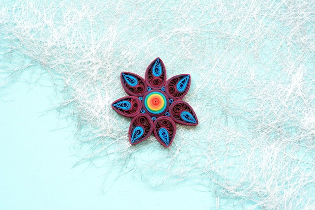 Broșă: Floare/ Mandală