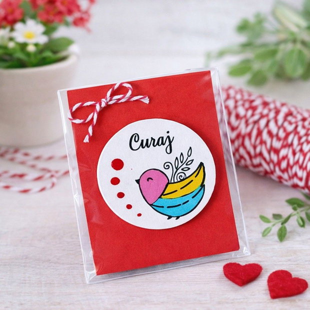Martisor brosa cu mesaj pictat manual handmade
