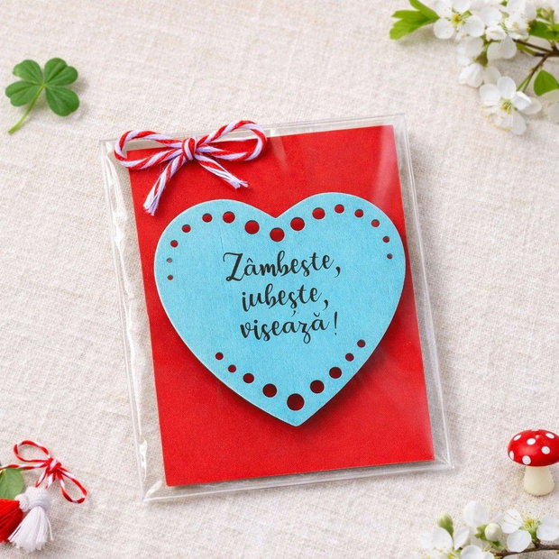 Martisor inimioara colorat, pictat manual cu mesaj motivational